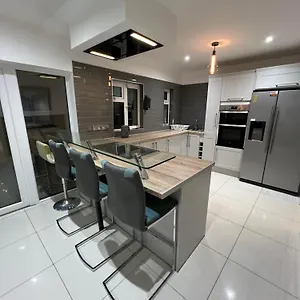 Guest house Lovely - Just 15 Mins To Centre, Dublin